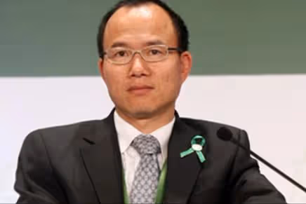大學畢業嫁窮小子,幫老公做到千億身家,卻因不能生娃,離婚了