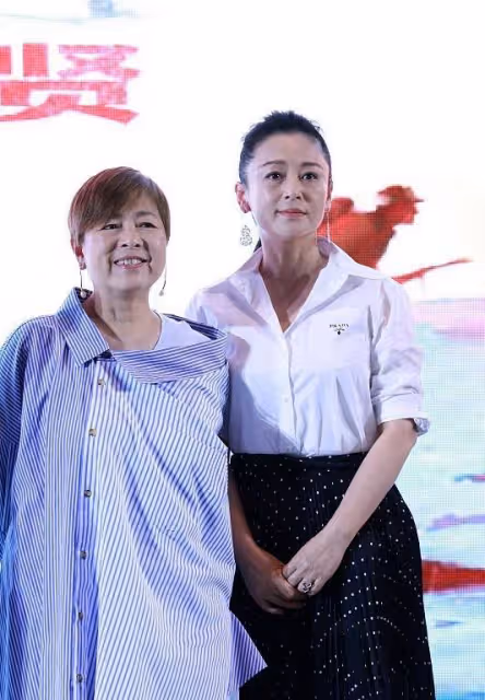 陳紅老的很優雅,穿搭溫柔還不裝美,無修圖看著也很美