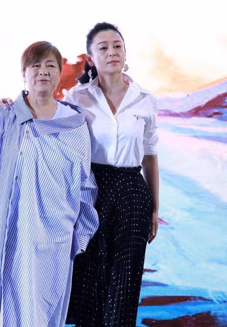 陳紅老的很優雅,穿搭溫柔還不裝美,無修圖看著也很美