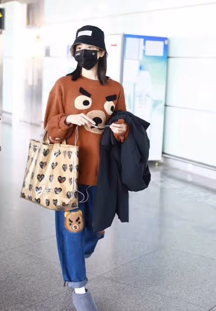 陳小紜實力演繹「人比花嬌」,穿衣看著挺美的,這少女感沒誰了