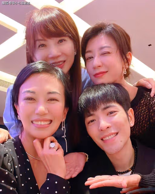 36歲蕭敬騰向大14歲經紀人求婚成功,諸多好友見證,粉絲卻說不配