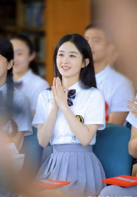 趙麗穎34歲了還這麼美!穿JK制服拍校園寫真,女生看了都心動