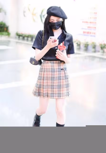 趙麗穎34歲了還這麼美！穿JK制服拍校園寫真，女生看了都心動