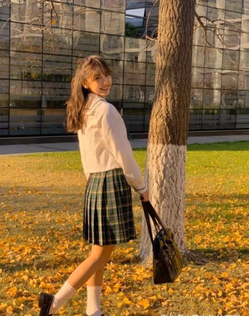 趙麗穎34歲了還這麼美！穿JK制服拍校園寫真，女生看了都心動