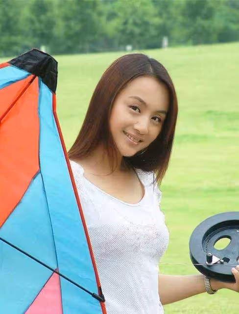 女神曹穎:美業出身,主持演戲都拿手,當紅嫁王斑,如今怎樣了