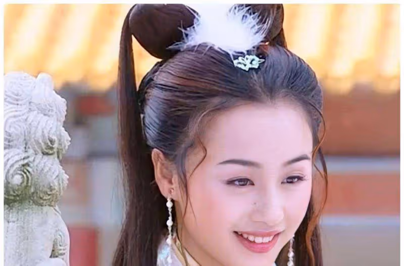 女神曹穎:美業出身,主持演戲都拿手,當紅嫁王斑,如今怎樣了