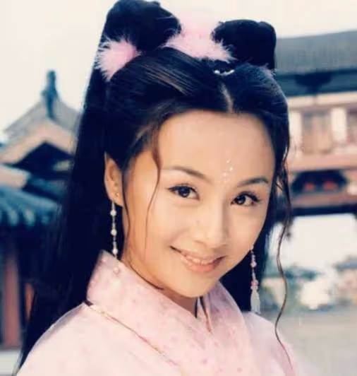 女神曹穎:美業出身,主持演戲都拿手,當紅嫁王斑,如今怎樣了