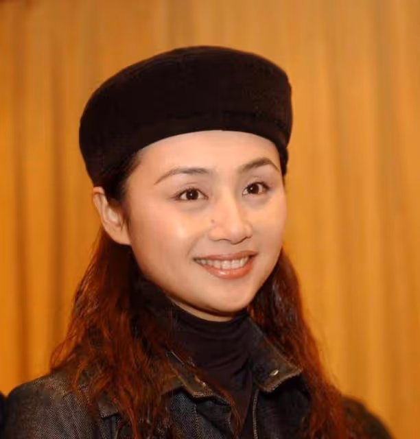 女神曹穎:美業出身,主持演戲都拿手,當紅嫁王斑,如今怎樣了