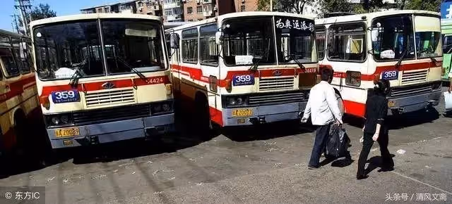 公交車上孕婦給老人讓座,自己站了一小時,卻救 了三條 命