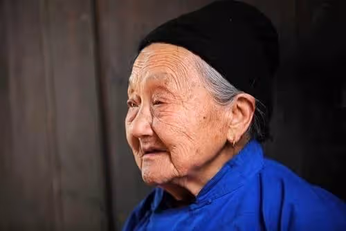 想把60萬給女兒,打幾個電話才接,謊稱加班,後來女兒後悔不已!