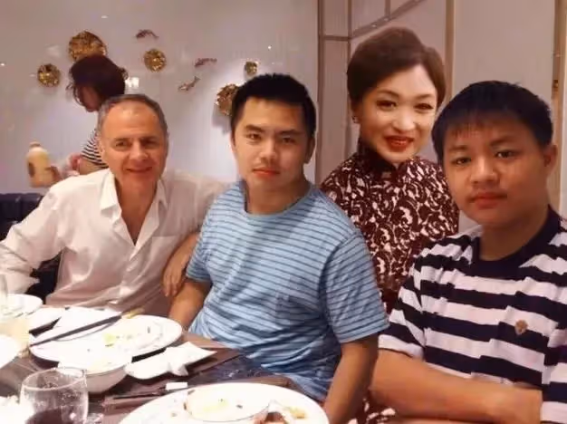 「你媽媽是男的」,金星兒子被同學嘲笑,孩子的回懟比金星還強!