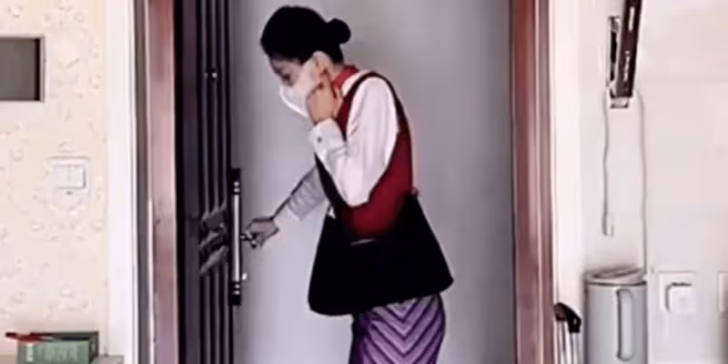父親走了半年,妻仍跑養老院,丈夫好奇跟蹤, 結果悲劇了!