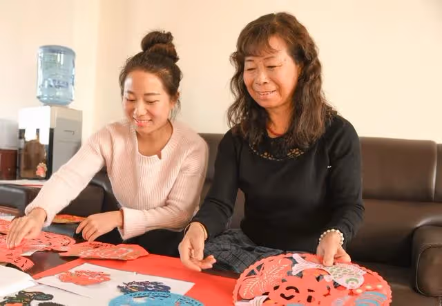小姑子租房不方便,婆婆讓我帶著女兒去租房,我笑了:行啊