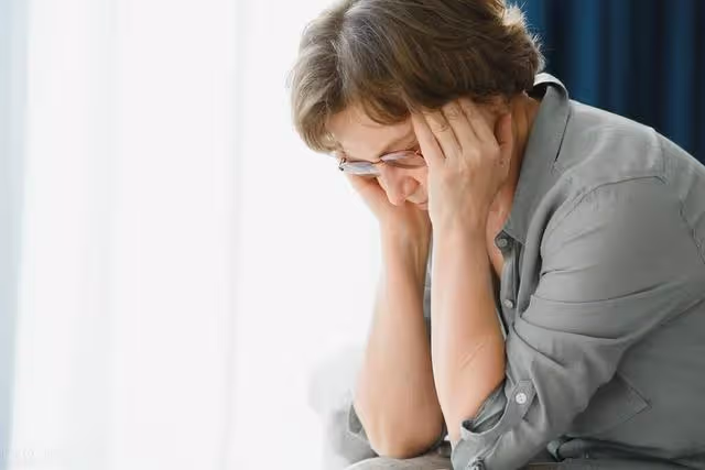 兒子買兩套房和我做「鄰居」,別人說我有福氣,我和老伴卻厭惡