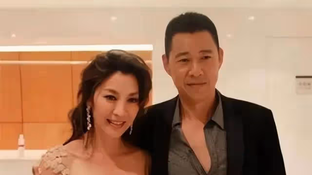 二婚嫁給張豐毅，29年不生孩子，仍被寵成寶，她到底有啥魅力？