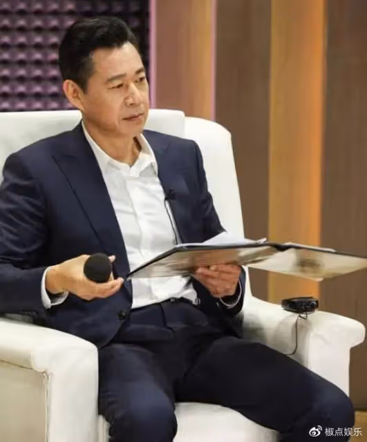 二婚嫁給張豐毅,29年不生孩子,仍被寵成寶,她到底有啥魅力?