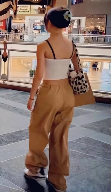 還記得《爸爸去哪兒》里的曹格女兒嗎?女大十八變,她打扮好時髦