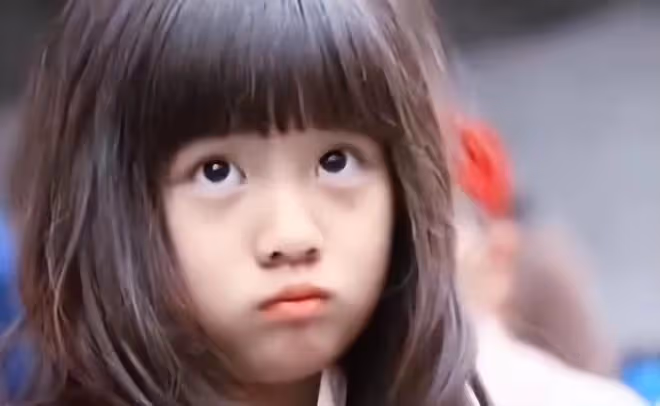 還記得《爸爸去哪兒》里的曹格女兒嗎?女大十八變,她打扮好時髦