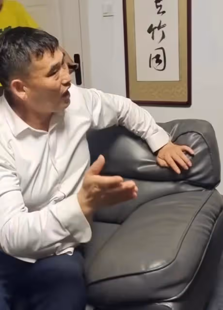 大衣哥終於忍不住,把兒子和兒媳婦趕出了門,原因是孩子好吃懶做