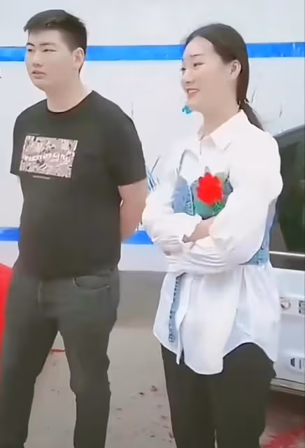 大衣哥終於忍不住,把兒子和兒媳婦趕出了門,原因是孩子好吃懶做