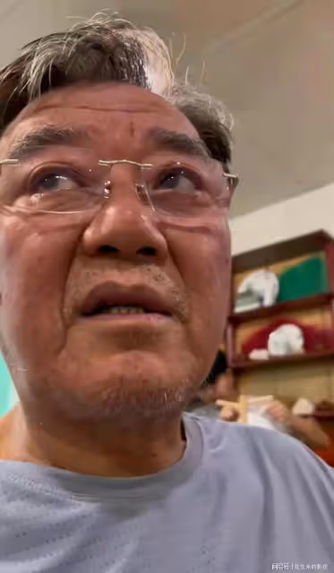 李立群被快餐店老闆無情趕出門,原因是陽過的人不能在本飯店用餐