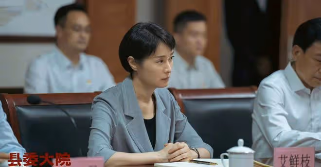 吳越拿白玉蘭最佳女主角反被網爆,領獎時微表情耐人尋味,不配嗎