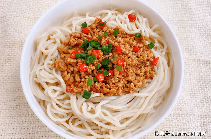 大熱天不想做飯，試試這4款好吃的麵條，簡單易做，省力還吃得好