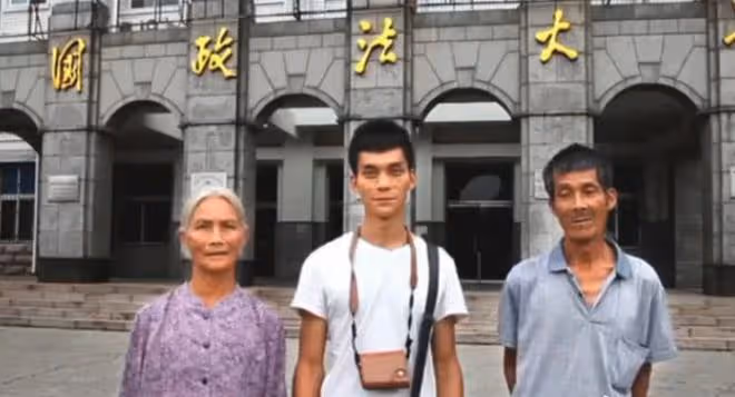 唐尚珺開始打工生涯,總分能上985院校,但無緣進入清華大學