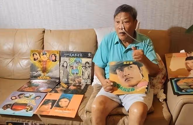 74歲歌王萬沙浪葬禮冷清，4個子女拒絕出席葬禮，僅有姐姐送葬