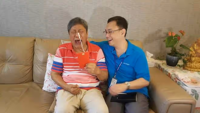 74歲歌王萬沙浪葬禮冷清,4個子女拒絕出席葬禮,僅有姐姐送葬