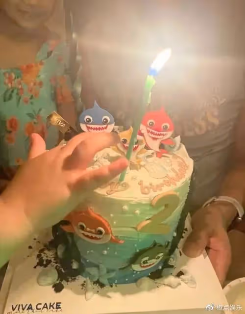 65歲老戲骨移居歐洲!二婚洋妻子小他30多歲,混血女兒五官精緻