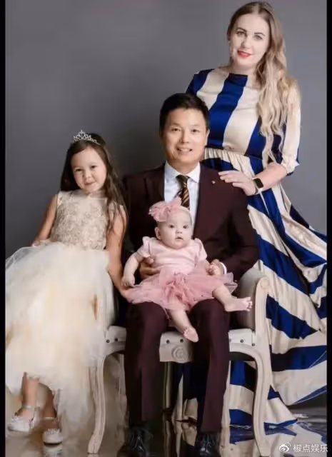 65歲老戲骨移居歐洲!二婚洋妻子小他30多歲,混血女兒五官精緻
