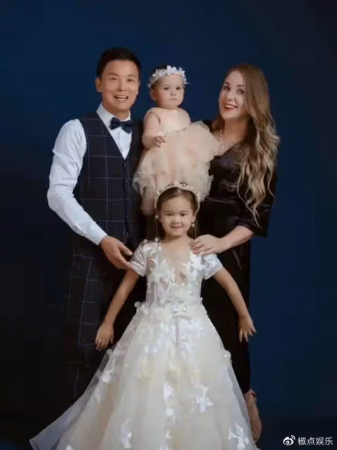 65歲老戲骨移居歐洲!二婚洋妻子小他30多歲,混血女兒五官精緻