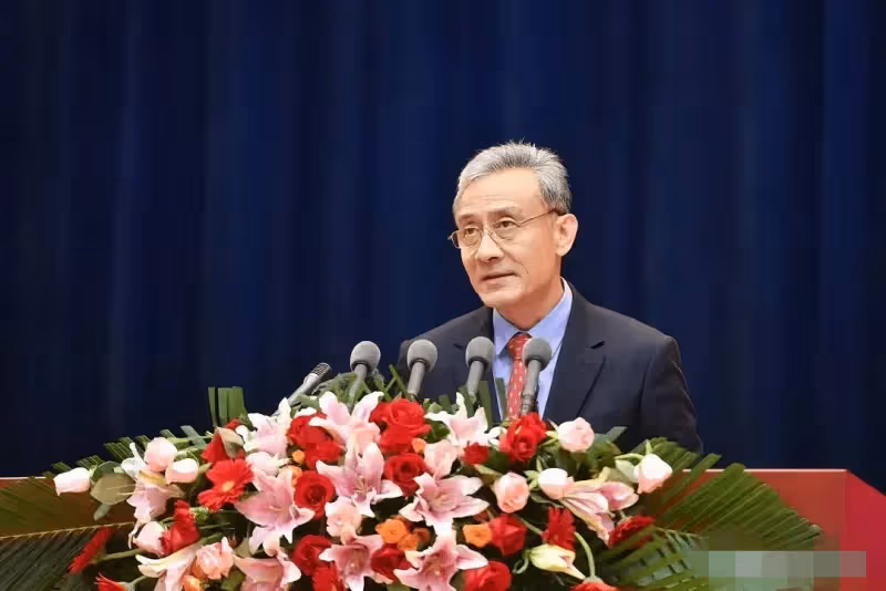 洗浴中心發通告抵制川大畢業生引央視點評,川大校長露面顯滄桑