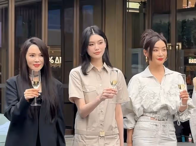 伊能靜出席活動，與奚夢瑤袁姍姍比美，狀態滿分卻被指臉僵認不出