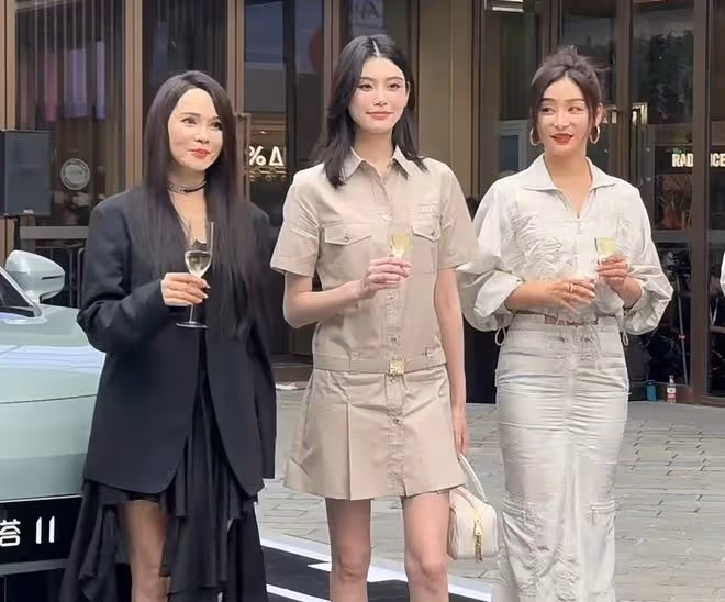 伊能靜出席活動，與奚夢瑤袁姍姍比美，狀態滿分卻被指臉僵認不出