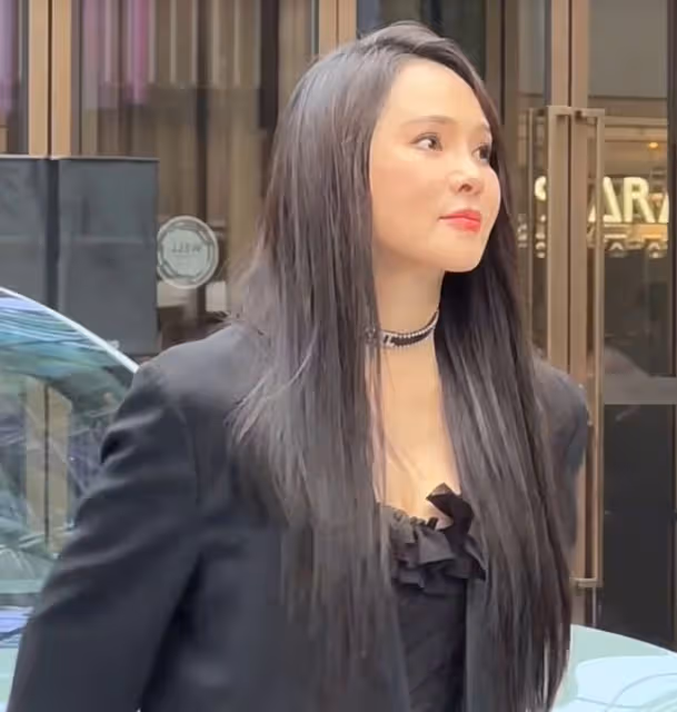 伊能靜出席活動,與奚夢瑤袁姍姍比美,狀態滿分卻被指臉僵認不出