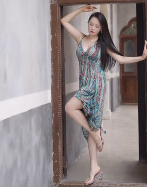 伊能靜出席活動,與奚夢瑤袁姍姍比美,狀態滿分卻被指臉僵認不出