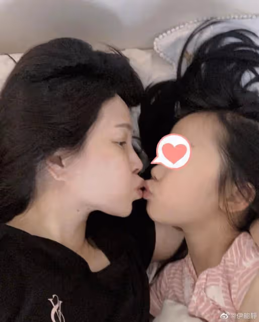 伊能靜出席活動,與奚夢瑤袁姍姍比美,狀態滿分卻被指臉僵認不出