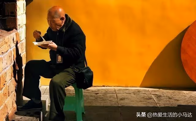 三叔患病危在旦夕,看到整個家族只捐出3000元後,我退出了家族群