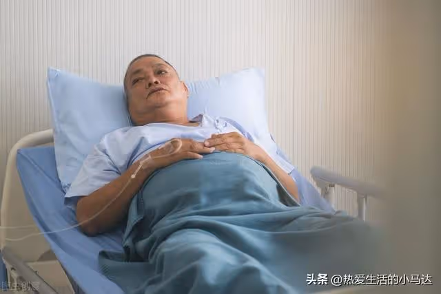 三叔患病危在旦夕,看到整個家族只捐出3000元後,我退出了家族群