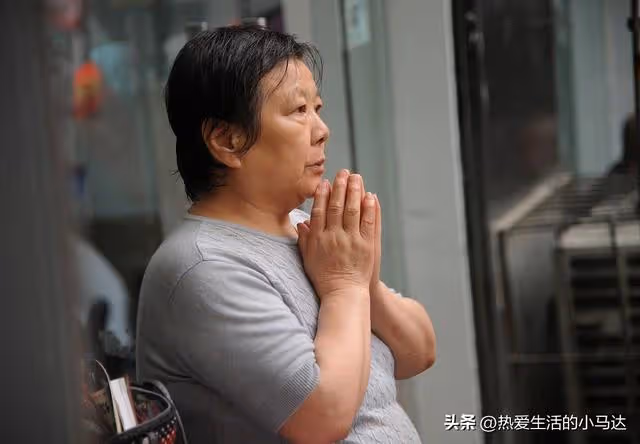 接父親來城裡過端午,才4天就讓我感到崩潰了:不孝順也是被逼的