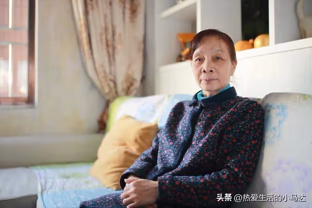 兒子結婚,我給18萬彩禮親家卻退回16萬,起初不懂,後來感動哭了