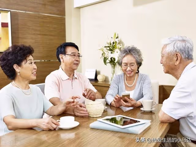 兒子結婚,我給18萬彩禮親家卻退回16萬,起初不懂,後來感動哭了