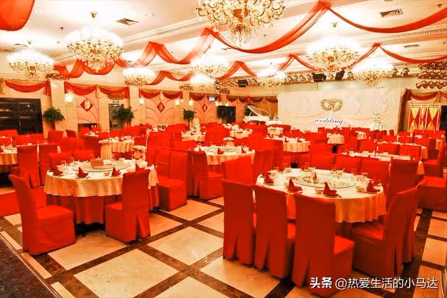 兒子結婚,我給18萬彩禮親家卻退回16萬,起初不懂,後來感動哭了