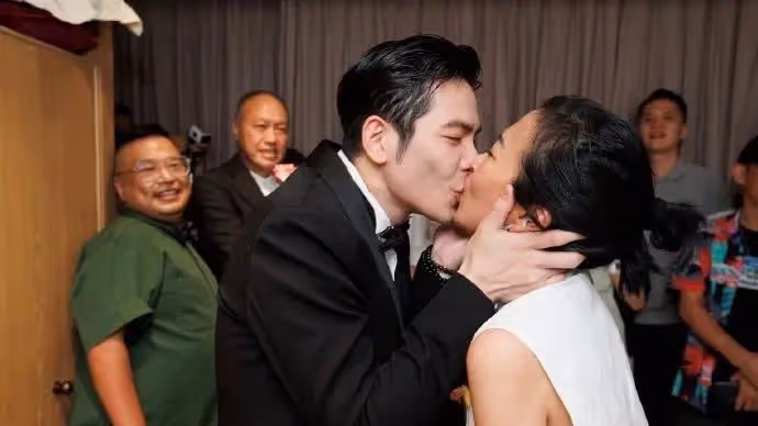 蕭敬騰未婚妻大他14歲，前男友是蕭的老闆，求婚時叫她「媽媽」