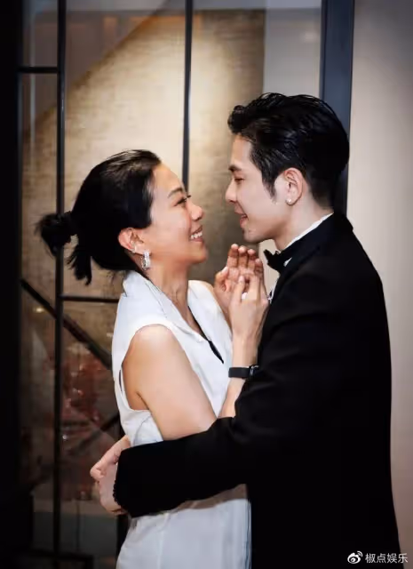 蕭敬騰未婚妻大他14歲,前男友是蕭的老闆,求婚時叫她「媽媽」