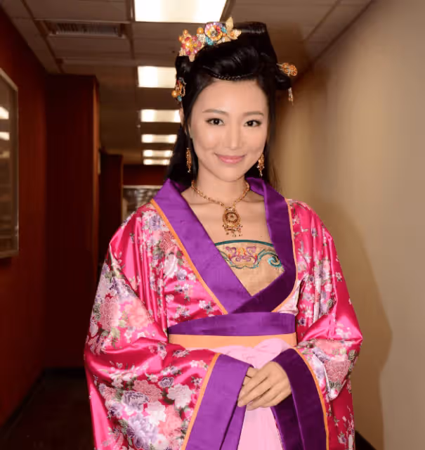 復出拍劇!TVB前小花宣布要告別全職媽媽!慶祝女兒生日老公罕見同框!