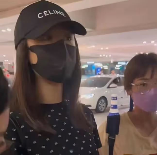 林心如一身行頭20萬現身上海,已經三年沒來過大陸,網友:不歡迎