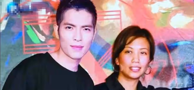 蕭敬騰50歲女友被扒!曾與大佬相戀10年,能擺平兩道,背景不簡單